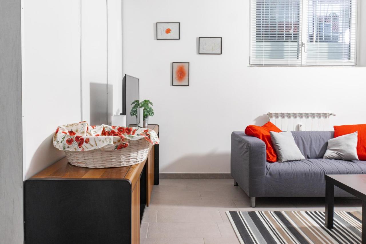 Staurenghi Red Apartment Варезе Экстерьер фото