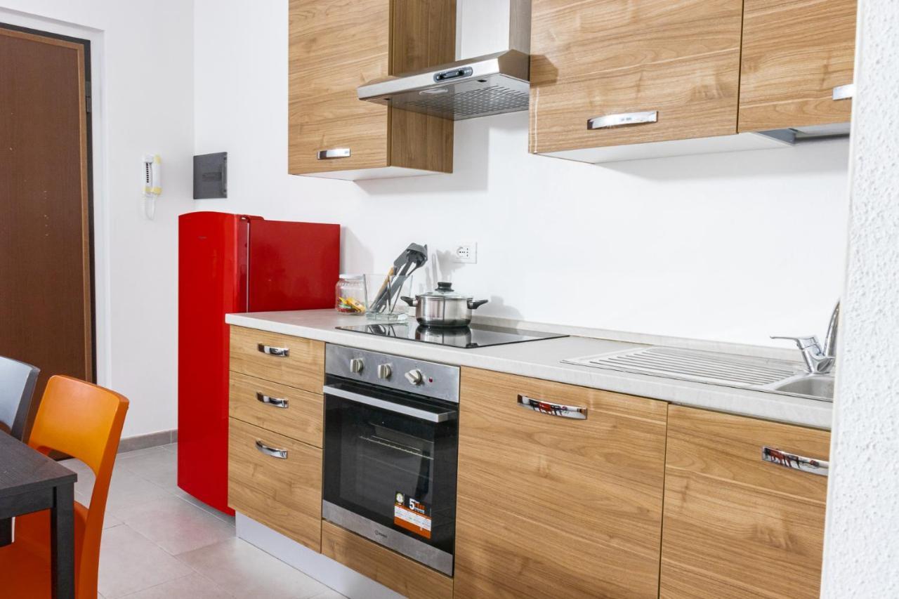 Staurenghi Red Apartment Варезе Экстерьер фото